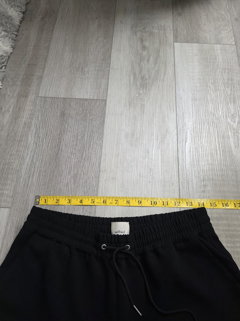 Wilfred Aritzia Black Pull-On Jogger Pants Drawstring Waist Size Medium - Picture 9 of 13